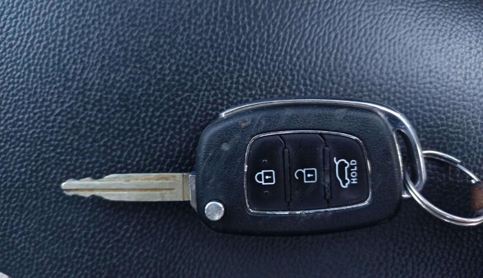 2021 Hyundai VENUE S 1.2, Petrol, Manual, 30,427 km, Key Close Up
