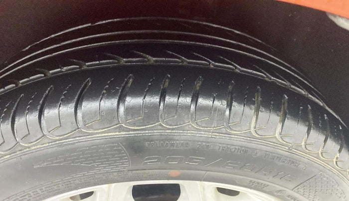 2016 Ford Ecosport TITANIUM 1.5L PETROL AT, Petrol, Automatic, 77,869 km, Left Rear Tyre Tread