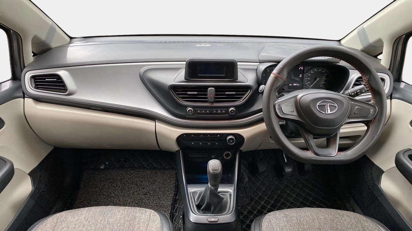 2022 Tata ALTROZ XE PLUS PETROL, CNG, Manual, 36,872 km, Dashboard