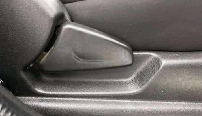 2021 Renault Kwid RXT 0.8, Petrol, Manual, 27,868 km, Driver Side Adjustment Panel