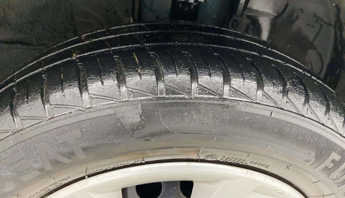 2021 Renault Kwid RXT 0.8, Petrol, Manual, 27,868 km, Right Front Tyre Tread