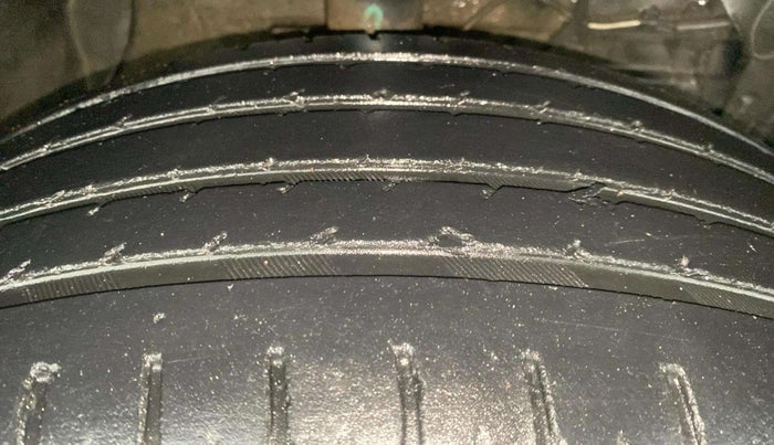 2017 Maruti Vitara Brezza ZDI, Diesel, Manual, 34,866 km, Right Front Tyre Tread