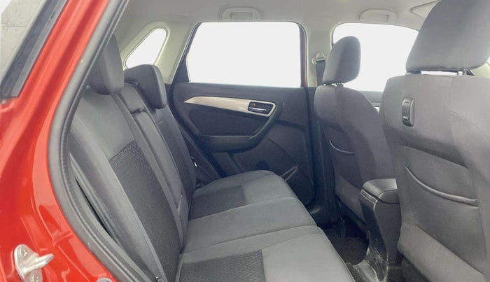 2017 Maruti Vitara Brezza ZDI, Diesel, Manual, 34,866 km, Right Side Rear Door Cabin
