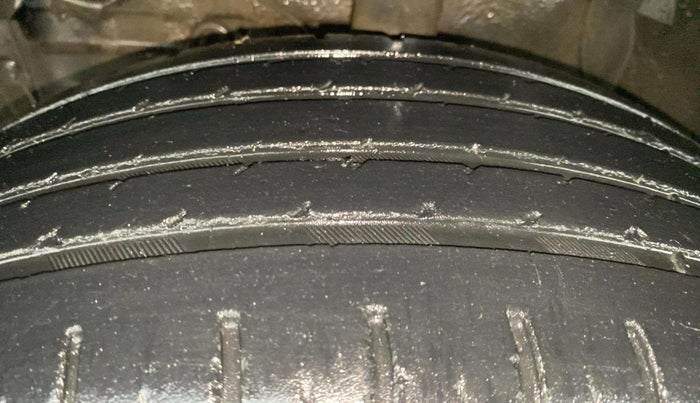 2017 Maruti Vitara Brezza ZDI, Diesel, Manual, 34,866 km, Left Front Tyre Tread