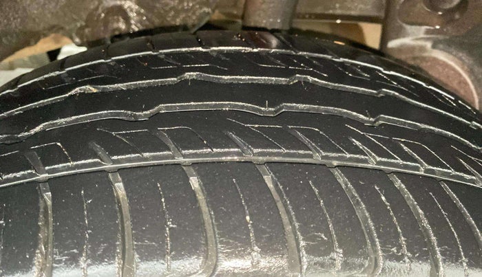 2015 Renault Duster RXL PETROL, Petrol, Manual, 64,743 km, Left Rear Tyre Tread