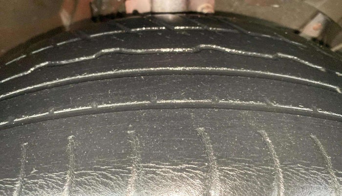 2015 Renault Duster RXL PETROL, Petrol, Manual, 64,743 km, Right Front Tyre Tread
