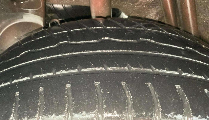 2015 Renault Duster RXL PETROL, Petrol, Manual, 64,743 km, Right Rear Tyre Tread