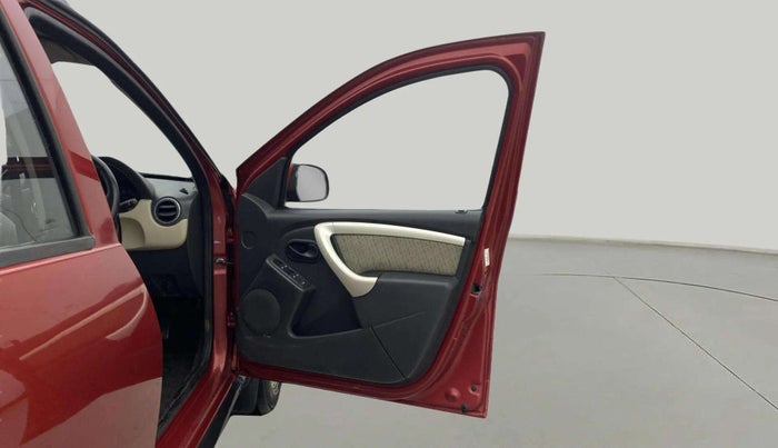 2015 Renault Duster RXL PETROL, Petrol, Manual, 64,743 km, RHS Front Door
