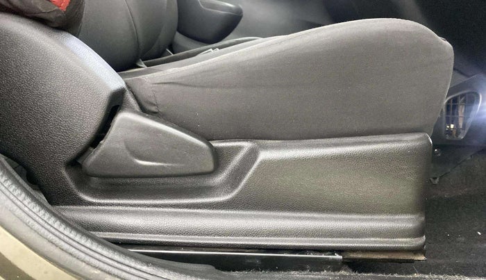 2021 Renault Kwid RXT 1.0 AMT (O), Petrol, Automatic, 52,342 km, Driver Side Adjustment Panel