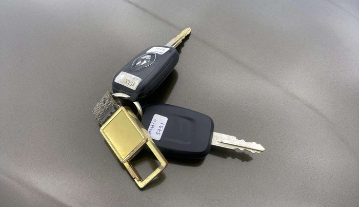 2021 Renault Kwid RXT 1.0 AMT (O), Petrol, Automatic, 52,342 km, Key Close Up