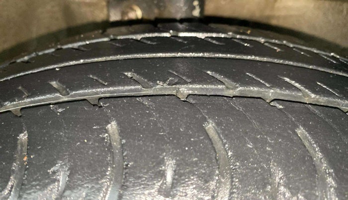 2015 Maruti Celerio VXI AMT, Petrol, Automatic, 34,336 km, Right Front Tyre Tread