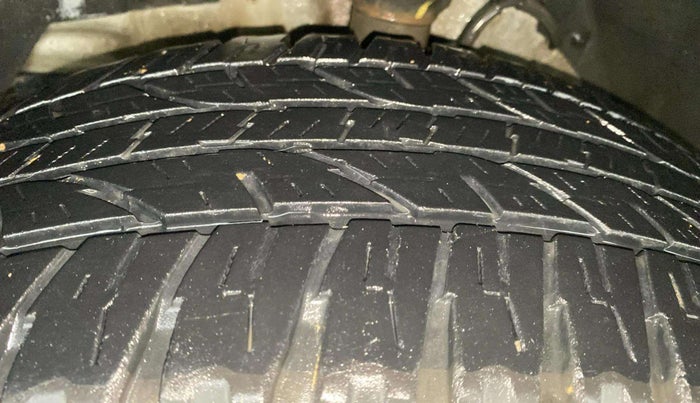 2013 Mahindra XUV500 W8, Diesel, Manual, 66,342 km, Left Front Tyre Tread