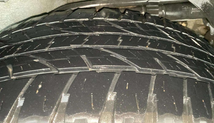 2013 Mahindra XUV500 W8, Diesel, Manual, 66,342 km, Left Rear Tyre Tread