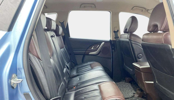 2013 Mahindra XUV500 W8, Diesel, Manual, 66,342 km, Right Side Rear Door Cabin