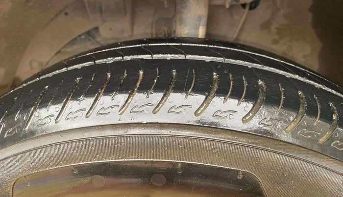 2016 Maruti Baleno DELTA CVT PETROL 1.2, Petrol, Automatic, 88,722 km, Left Front Tyre Tread