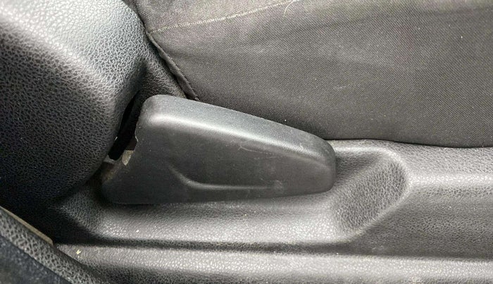 2017 Renault Kwid RXL, Petrol, Manual, 39,846 km, Driver Side Adjustment Panel