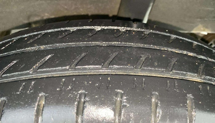 2017 Renault Kwid RXL, Petrol, Manual, 39,846 km, Left Rear Tyre Tread