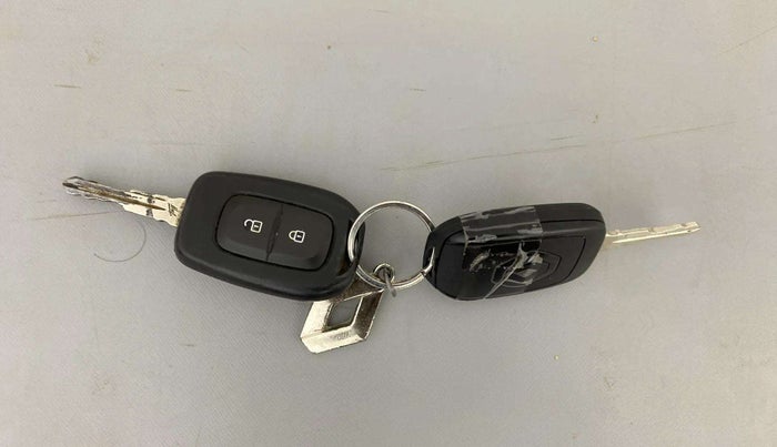 2020 Renault TRIBER RXL MT, Petrol, Manual, 55,811 km, Key Close Up