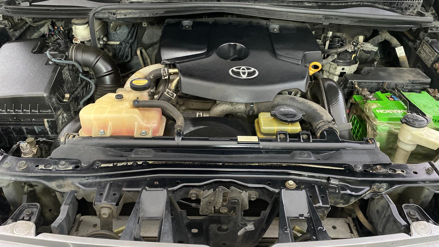 2016 Toyota Innova Crysta 2.8 ZX AT 7 STR, Diesel, Automatic, 1,25,815 km, Engine View