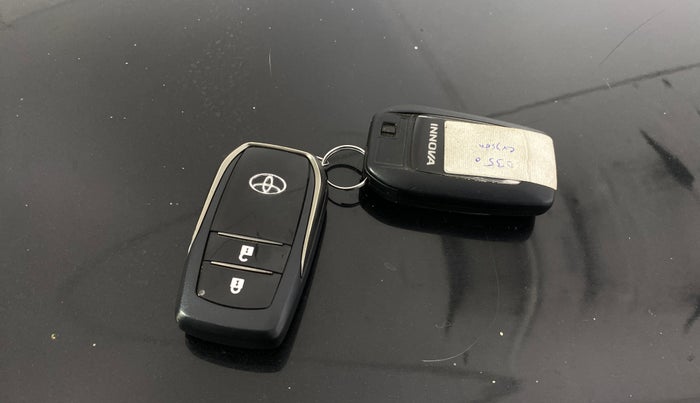 2016 Toyota Innova Crysta 2.8 ZX AT 7 STR, Diesel, Automatic, 1,25,744 km, Key Close Up