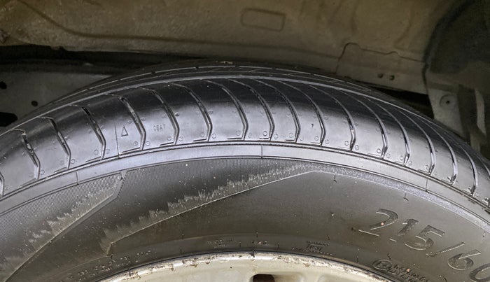 2016 Toyota Innova Crysta 2.8 ZX AT 7 STR, Diesel, Automatic, 1,25,744 km, Left Rear Tyre Tread