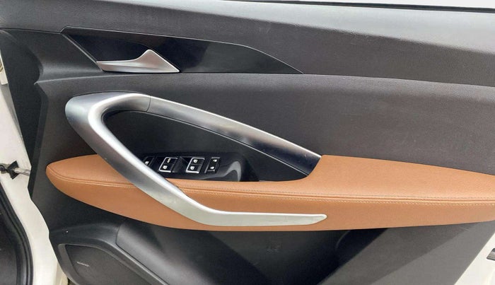 2020 MG HECTOR PLUS SHARP 2.0 DIESEL TURBO MT 6-STR, Diesel, Manual, 58,261 km, Driver Side Door Panels Control