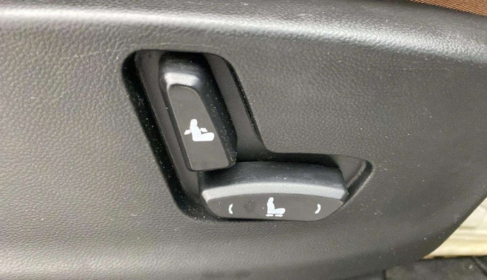 2020 MG HECTOR PLUS SHARP 2.0 DIESEL TURBO MT 6-STR, Diesel, Manual, 58,261 km, Driver Side Adjustment Panel