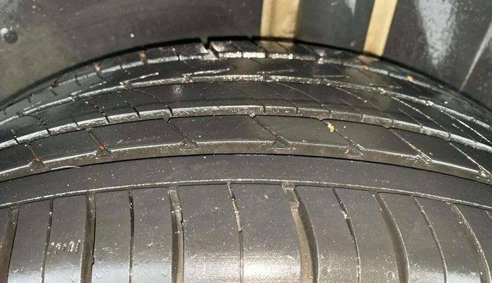 2020 MG HECTOR PLUS SHARP 2.0 DIESEL TURBO MT 6-STR, Diesel, Manual, 58,261 km, Left Rear Tyre Tread