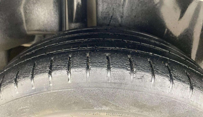 2017 Maruti Ciaz ALPHA 1.4 PETROL, Petrol, Manual, 65,073 km, Right Rear Tyre Tread