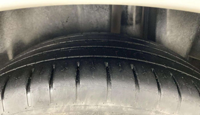 2017 Maruti Ciaz ALPHA 1.4 PETROL, Petrol, Manual, 65,073 km, Left Rear Tyre Tread