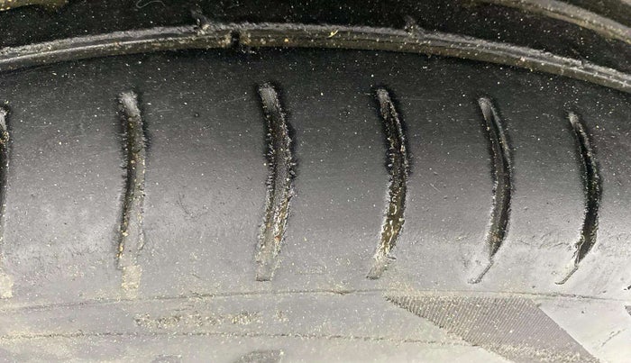 2013 Maruti Swift Dzire VXI, Petrol, Manual, 1,00,372 km, Left Front Tyre Tread