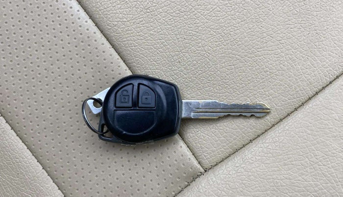 2013 Maruti Swift Dzire VXI, Petrol, Manual, 1,00,372 km, Key Close Up