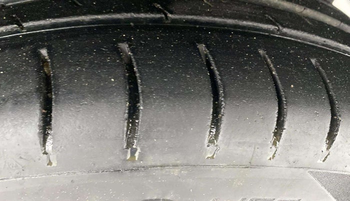 2013 Maruti Swift Dzire VXI, Petrol, Manual, 1,00,372 km, Left Rear Tyre Tread