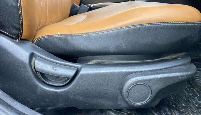 2016 Hyundai Grand i10 ASTA AT 1.2 KAPPA VTVT, Petrol, Automatic, 1,04,253 km, Driver Side Adjustment Panel