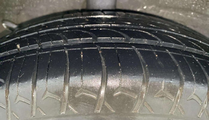 2016 Hyundai Grand i10 ASTA AT 1.2 KAPPA VTVT, Petrol, Automatic, 1,04,253 km, Right Rear Tyre Tread