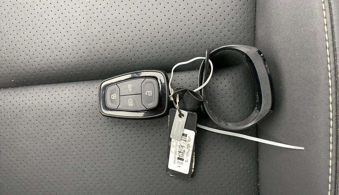 2022 Tata ALTROZ XZ PLUS PETROL, Petrol, Manual, 19,677 km, Key Close Up