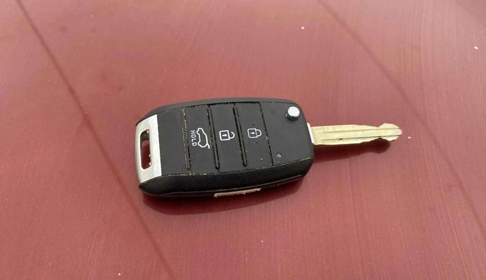 2022 KIA SONET HTK 1.2, Petrol, Manual, 9,960 km, Key Close Up