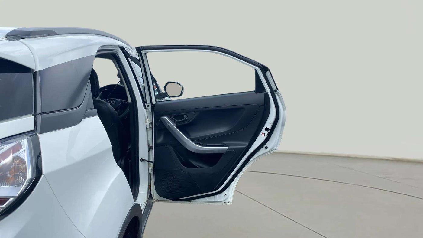 2023 Tata NEXON XM PLUS SUNROOF PETROL, Petrol, Manual, 10,789 km, RHS Rear Door