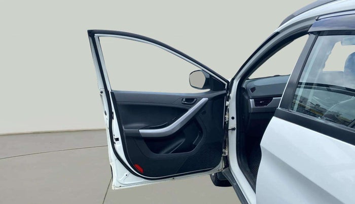 2023 Tata NEXON XM PLUS SUNROOF PETROL, Petrol, Manual, 10,720 km, LHS Front Door
