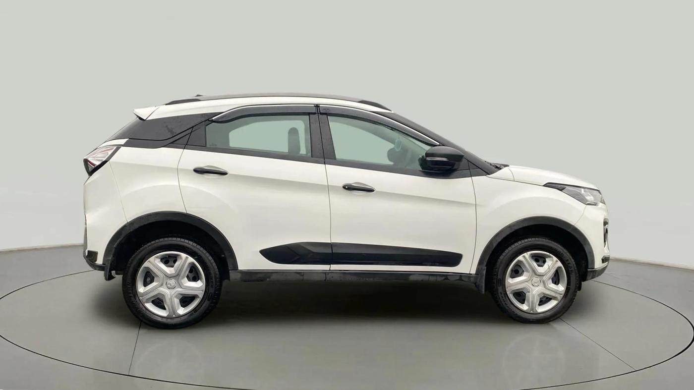 2023 Tata NEXON XM PLUS SUNROOF PETROL, Petrol, Manual, 10,789 km, Right Side View