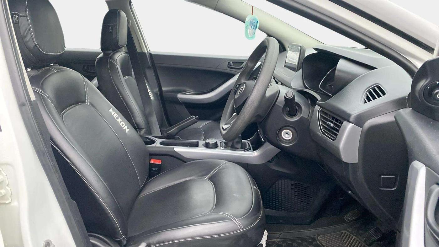 2023 Tata NEXON XM PLUS SUNROOF PETROL, Petrol, Manual, 10,789 km, Right Side Front Door Cabin