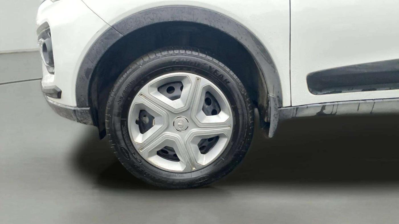 2023 Tata NEXON XM PLUS SUNROOF PETROL, Petrol, Manual, 10,789 km, Left Front Wheel