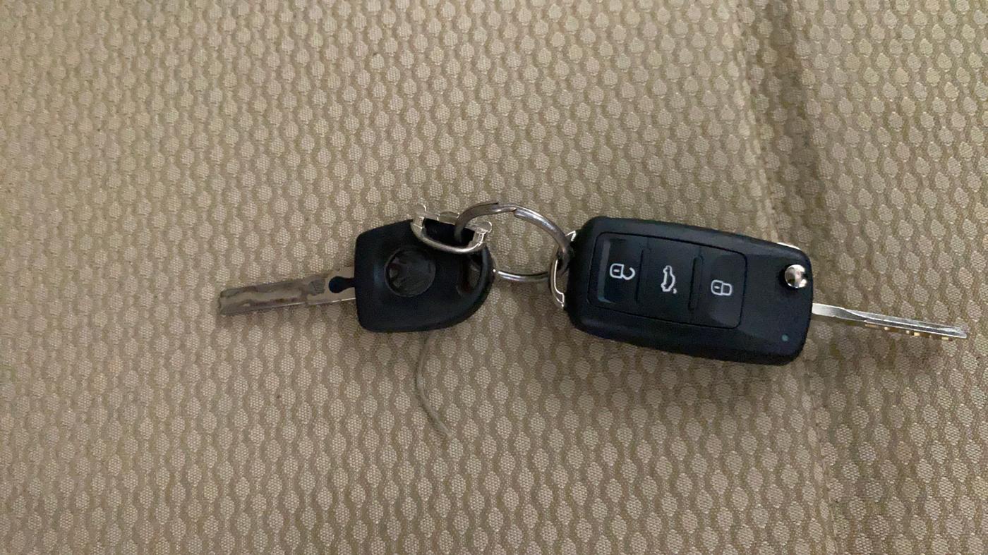 2017 Volkswagen Ameo COMFORTLINE 1.5L, Diesel, Manual, 1,26,755 km, Key Close Up