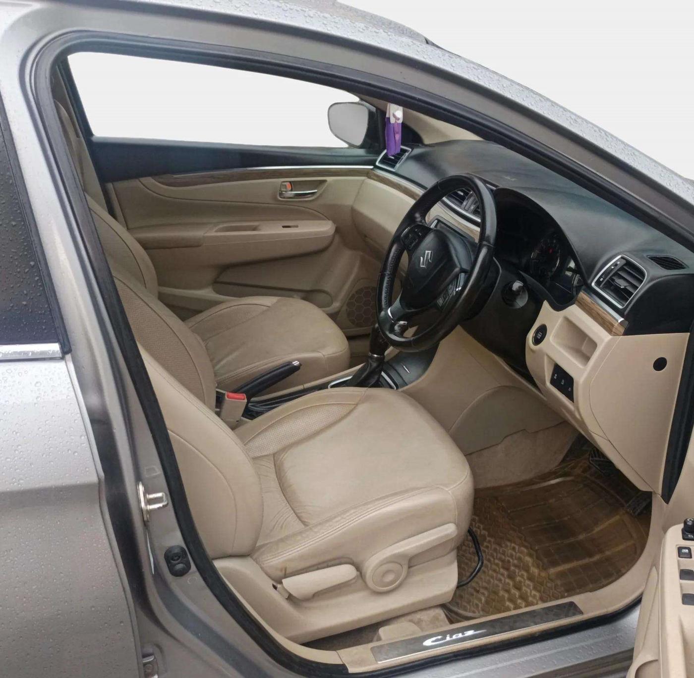 2019 Maruti Ciaz ALPHA  AT 1.5 SHVS PETROL, Petrol, Automatic, 55,472 km, Right Side Front Door Cabin