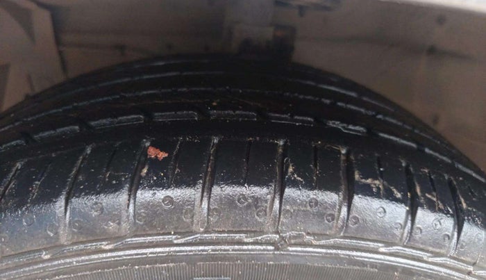 2019 Maruti Ciaz ALPHA  AT 1.5 SHVS PETROL, Petrol, Automatic, 55,472 km, Left Front Tyre Tread