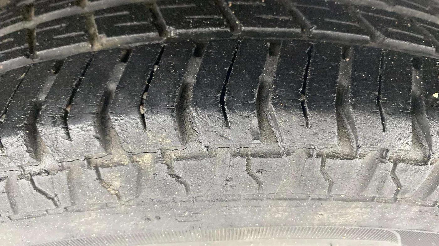 2016 Maruti Alto 800 VXI, Petrol, Manual, 24,496 km, Left Rear Tyre Tread