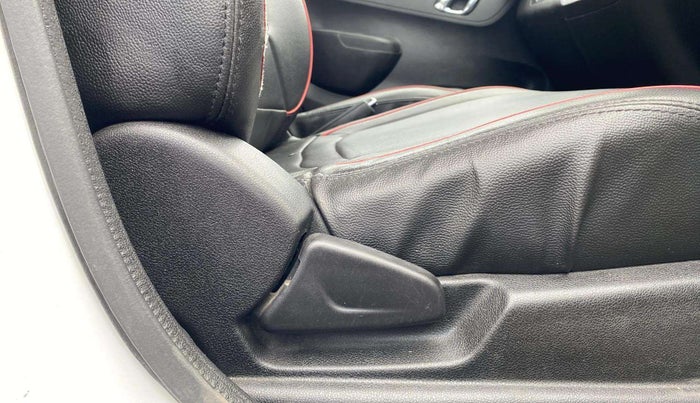 2020 Renault Kwid RXT 1.0 AMT (O), Petrol, Automatic, 37,410 km, Driver Side Adjustment Panel