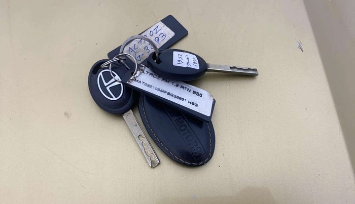 2021 Tata ALTROZ XM PETROL, Petrol, Manual, 25,320 km, Key Close Up