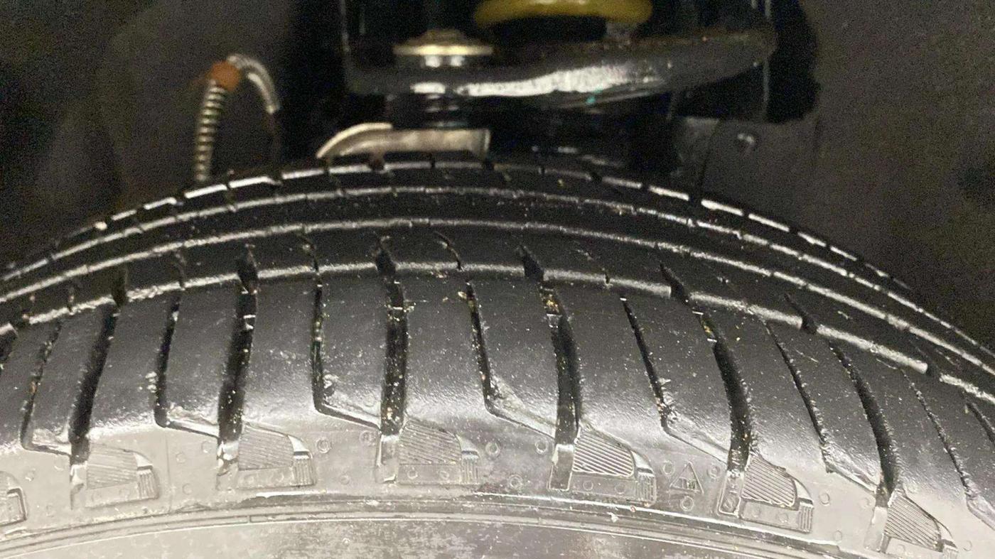 2024 Mahindra SCORPIO-N Z8 L PETROL MT 7 STR, Petrol, Manual, 22,469 km, Right Front Tyre Tread