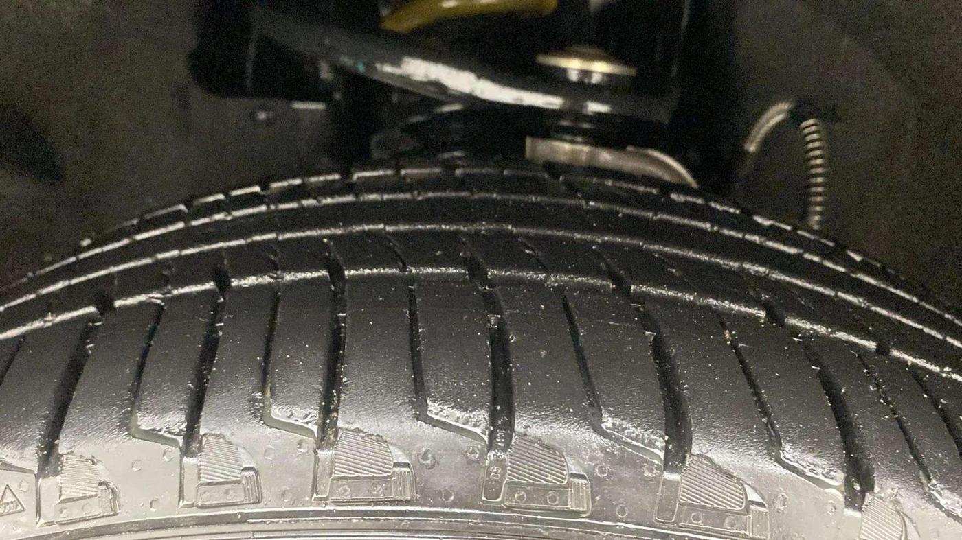 2024 Mahindra SCORPIO-N Z8 L PETROL MT 7 STR, Petrol, Manual, 22,469 km, Left Front Tyre Tread